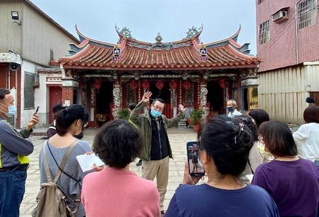 台中市海线社区大学积极投入海线宗庙文史文化纪录行列中，完善海线地方宗庙史志。（台中市政府提供）