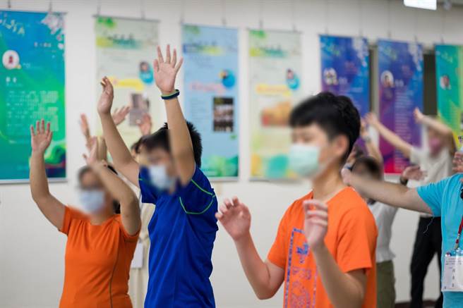 教育部委托亚洲大学网路成瘾防治中心举办工作坊，引导青少年健康上网。（亚洲大学提供／林志成台北传真）