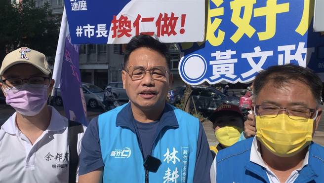 针对高虹安的道歉影片是中华大学学生会索取而来，国民党新竹市长参选人林耕仁（中）认为，这代表高虹安并非真心为她的言论主动道歉，批评原来高所说「诚挚的道歉」，只是场高明的秀。（林耕仁团队提供／王惠慧新竹传真）