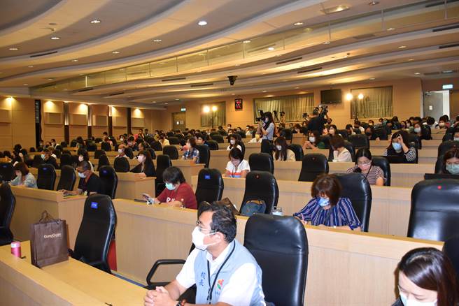 苗栗縣政府22日舉辦國際教育教師論壇，邀請各校老師對談交流。（謝明俊攝）