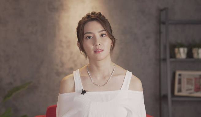 许蓝方被问到「战学歷」时，也发表了自己的看法。(图/许蓝方 脸书)