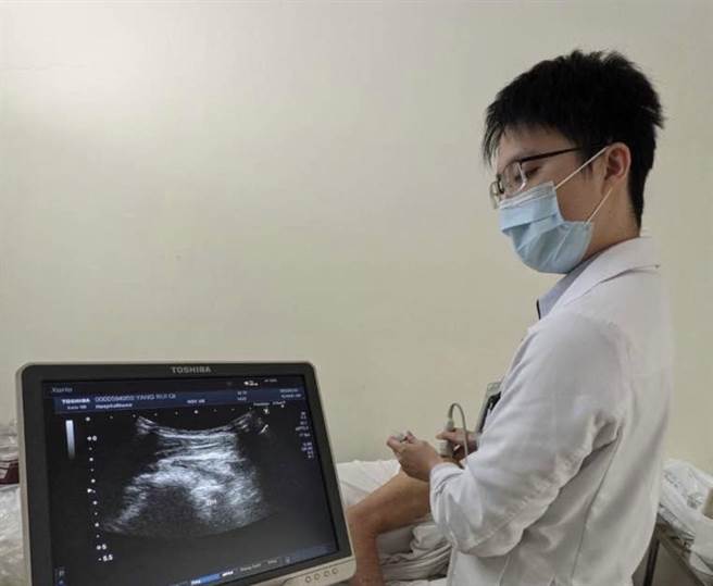 丰原医院指出，增生疗法需由医师先完整评估，注射后再搭配復健运动恢復更完全，是快速治疗好慢性疼痛的好选择。（丰原医院提供）