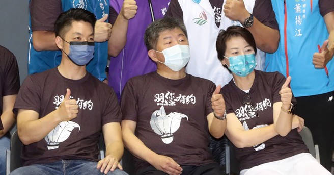 左起为台北市长参选人蒋万安、陈时中、黄珊珊。(资料照)