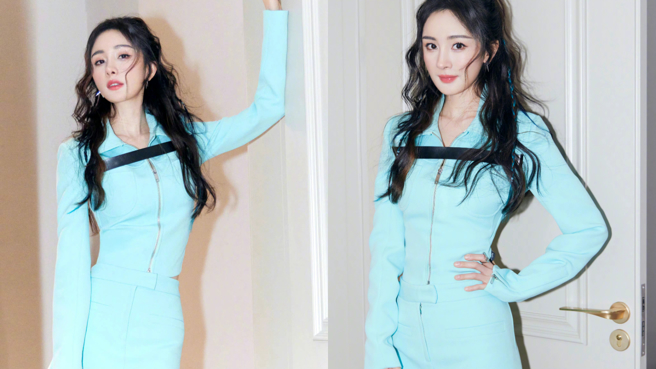 杨幂的曲线火辣，做任何姿势都是焦点。(图/杨幂 微博)