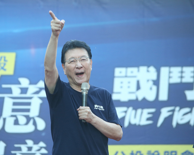 年底九合一选举倒数52天，各政党都正摩拳擦掌、全力以赴，对此，赵少康今（1）日就在脸书上表示「一日三都，蓝营大赢」。（资料照／陈怡诚摄）