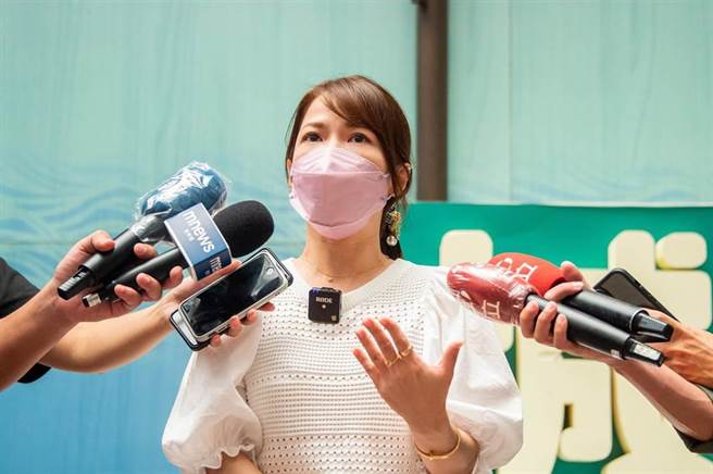 台北市政府發言人陳智菡針對柯文哲「惡霸性侵說」發表聲明。（北市府提供）