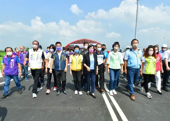 彰化縣政府積極打造正彰化縣東側外環走廊，南延段斗中路到中州路段落成， 22日彰化縣王惠美主持完工通車典禮。（吳敏菁攝）
