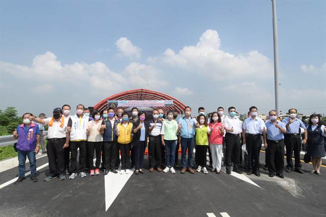 彰化縣政府積極打造正彰化縣東側外環走廊，南延段斗中路到中州路段落成， 22日彰化縣王惠美主持完工通車典禮。（吳敏菁攝）