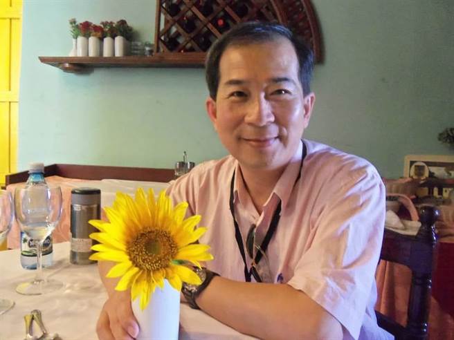 台语诗人方耀乾出书讚美自己的故乡安定，将在10月1日在台南安定图书馆办新书发表会。（方耀乾提供／李俊淇台南传真）