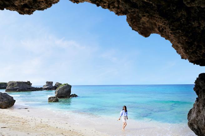 随着「0+7」政策将上路，出国旅游话题更热；KKday将推出冲绳耍废包车自主游，4天4万6900元起。（KKday提供）