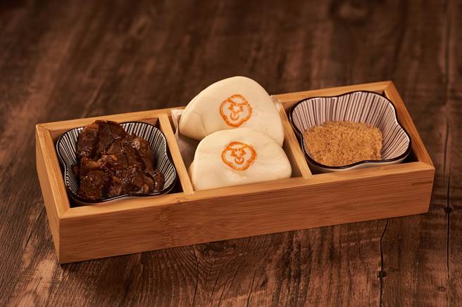 牛本色主推「牛香小刈包」，用小火炖煮的牛肉搭花生粉，深受饕客喜爱。（牛本色提供）
