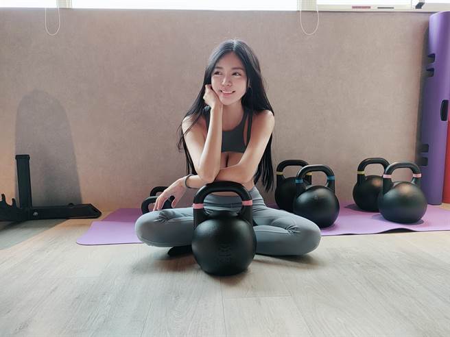 赖芊予运动维持姣好身材。（Up直播提供）