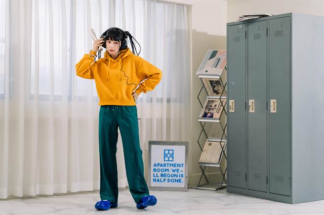 女装平织侧边线条轻便裤，790元。（GU提供）