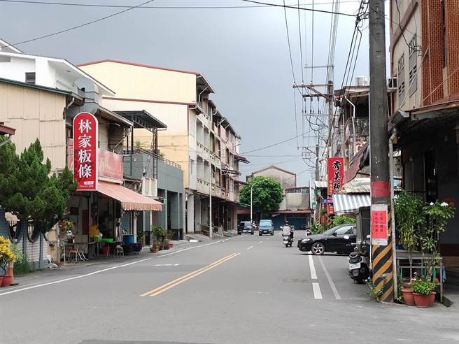 美浓商圈促进会理事长林享达表示，美浓地区幅员辽阔，许多店家分散各地，希望透过「东高等路」网路行销，让更多民眾知道美浓在地特色店家。（林雅惠摄）