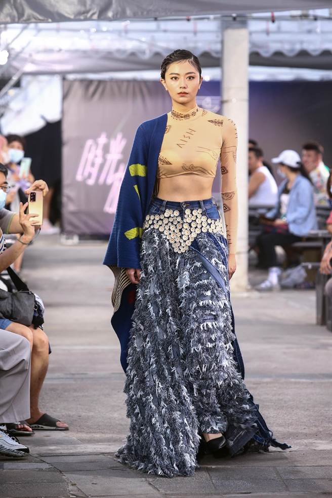 台北好時尚活動，參與的設計師運用性感的設計元素演繹新服飾美學，吸引民眾目光。（鄧博仁攝）