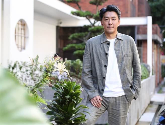 段鈞豪首次入圍金鐘獎，今接受訪問。（陳俊吉攝）