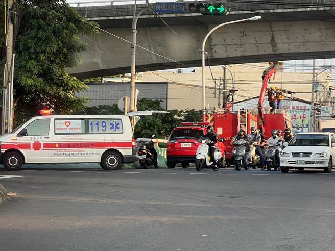 二水乡男子落水，彰化县消防局出动9个分队前往救援，男子漂流1５公里，最后在员林救起已无生命迹象。（民眾提供）