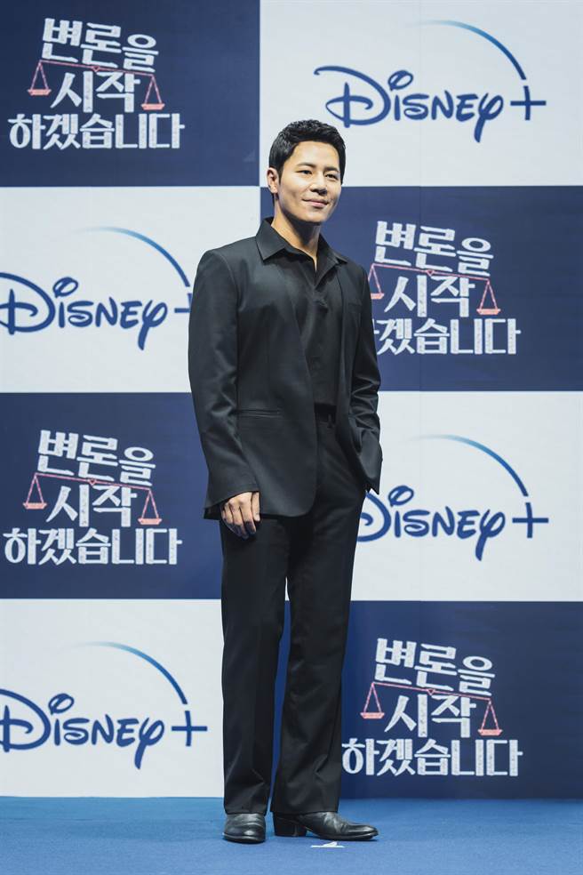 李奎炯与律政题材也相当熟悉，但这次在《争锋相辩》中首度扮演律师 。（Disney＋提供）