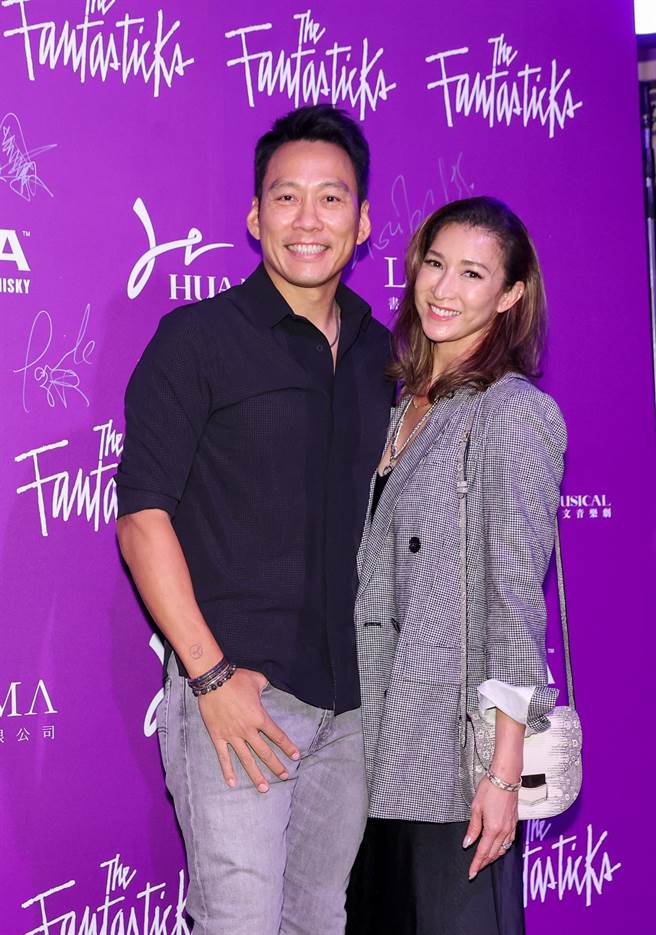 艾力克斯与李咏娴夫妻檔一起看音乐剧。（罗永铭摄）