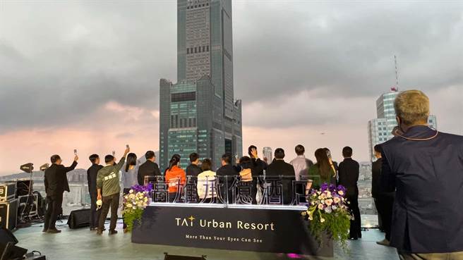 座落在高雄市亞灣總圖二期文創會館的承億酒店，今（22）日正式營運。（柯宗緯攝）