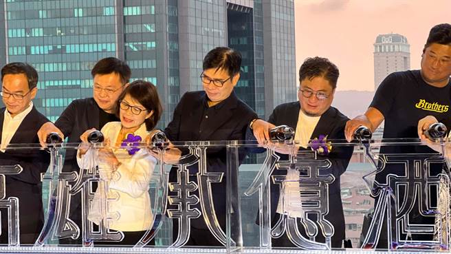 座落在高雄市亞灣總圖二期文創會館的承億酒店，今（22）日正式營運。（柯宗緯攝）