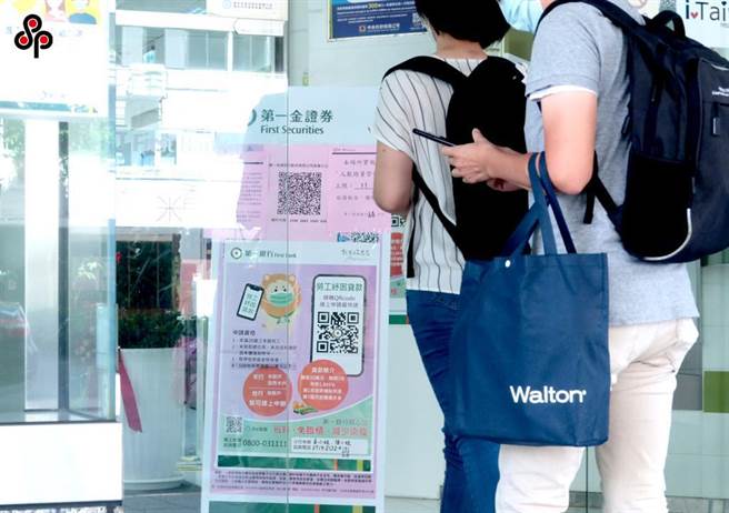 劳动部曾在2020年及2021年祭出最高贷10万元的「劳工纾困贷款及利息补贴」。（报系资料照）