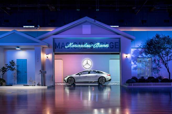 台灣賓士今揭幕「Mercedes-Benz 星奇車庫」特展，巡迴全球如今降臨台灣，免費入場參觀。（台灣賓士提供）