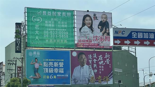 逢选举年，台南市政府强力执行拆除竹架看板，许多参选人改以铁架搭建，费用增加超过2倍。（张毓翎摄）