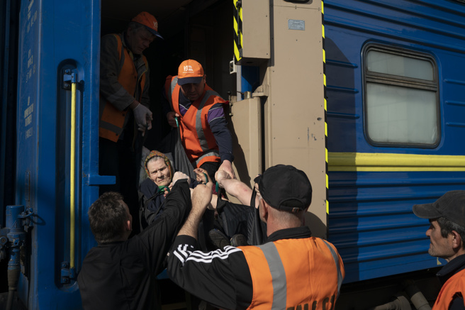 普丁昨天宣布後備軍人的部分動員令後，國內爆發逃難潮。(圖/美聯社) 