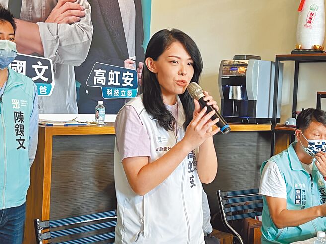 高虹安認為，輕軌應通盤考量在各站點設有接駁或YouBike租借點，不能為了推而推。（高虹安提供／王惠慧新竹傳真）