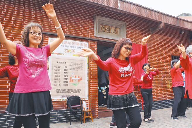 新北重阳礼金21日开始发放，新北有66万长者受惠。（新北市社会局提供／叶德正新北传真）