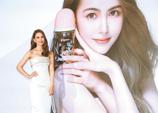 昆凌昨亮麗現身母嬰用品記者會。（陳俊吉攝）