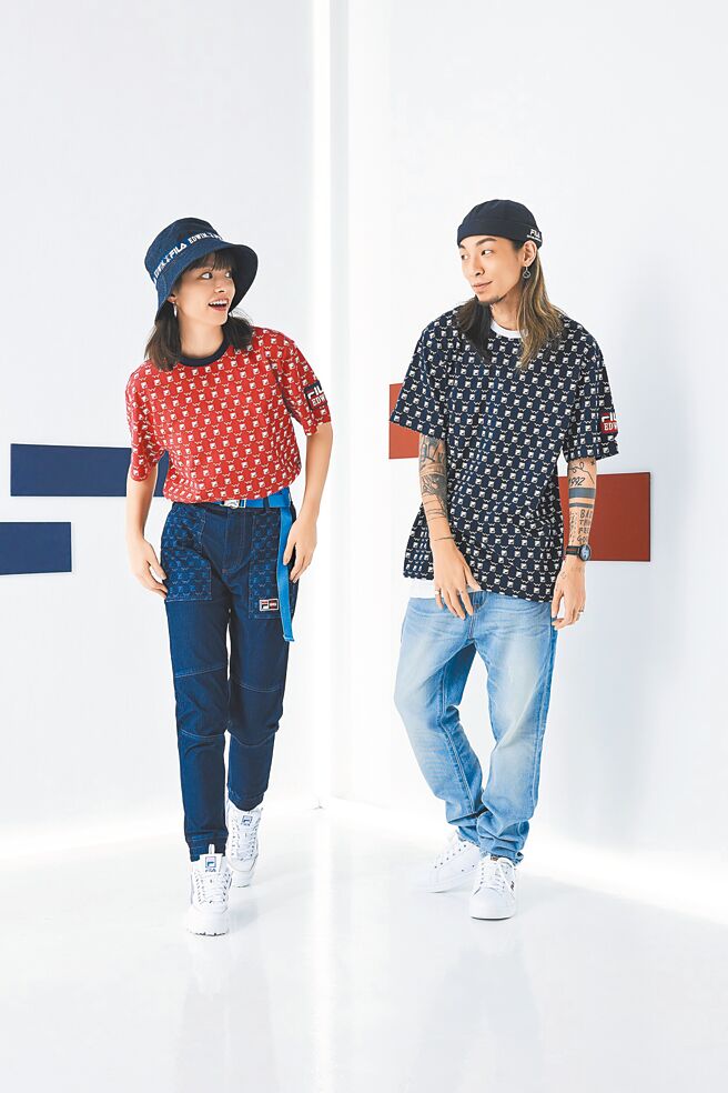EDWIN携FILA推服装、裤款，女模特儿所穿的联名款丹寧裤3680元、宽版厚磅T恤1880元。（EDWIN提供）