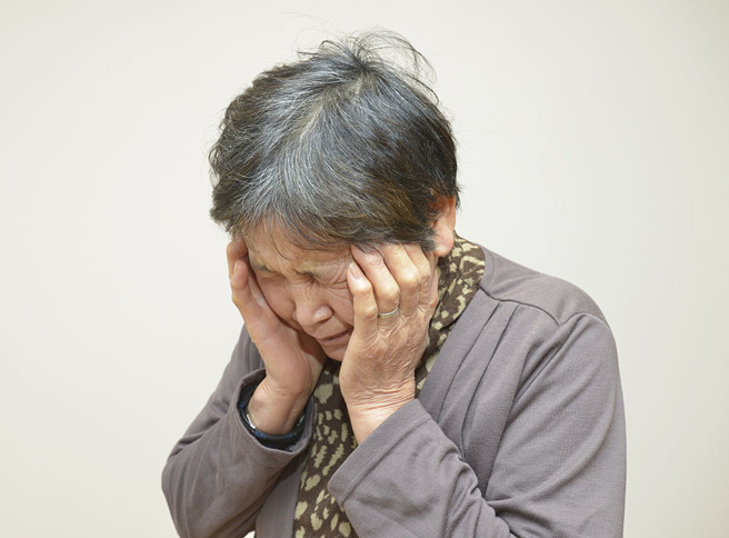 大陆一名老妇人头痛欲裂、噁心发烧，甚至一度痛到撞墙，就医检查才知竟是蜱虫引发脑炎。（示意图／达志影像）