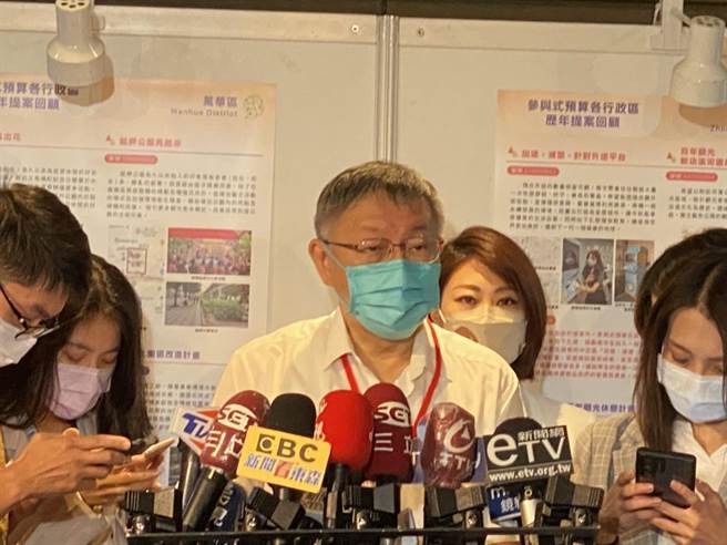 台北市长柯文哲今前往台北参与式论坛接受媒体联访。（杨亚璇摄）