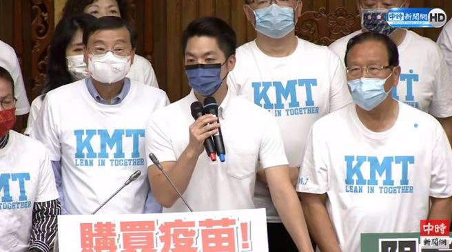 国民党立委蒋万安(中)。(取自中时新闻网影片)