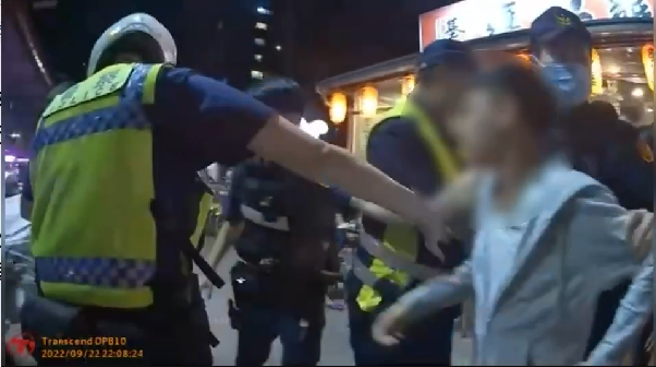 林姓少年参加庆生趴，被警方发现未成年饮酒，遭带回派出所管束。（警方提供）