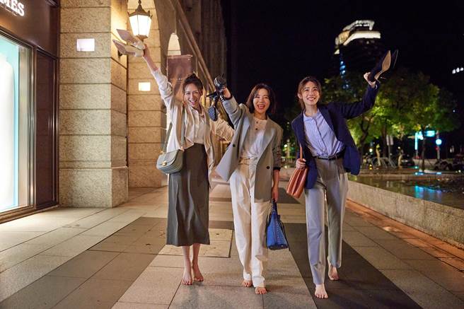 夏于乔、林思宇在MV中，一路陪伴丁噹走过低潮。（相信音乐提供）