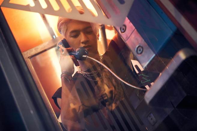 吴霏推出最新主打〈野男人〉MV。（环球音乐提供）