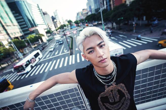 吴霏首张个人创作专辑《Not Bad》今数位上架。（环球音乐提供）