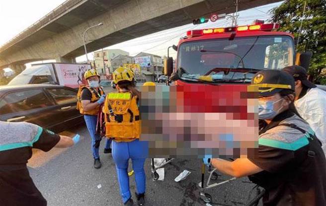 二水乡男子落水，彰化县消防局出动9个分队前往救援，男子漂流1５公里，最后在员林救起已无生命迹象。（民眾提供）