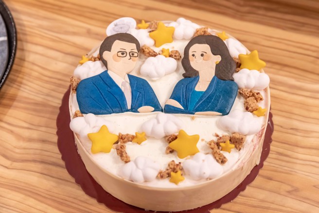 民进党新竹市长候选人沈慧虹所推荐的Q版翻糖蛋糕。（图／沈慧虹办公室提供）