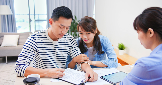 「不动产说明书」何时拿才正确？信义房屋给解答：诚实揭露买卖都安心。（示意图／shutterstock）