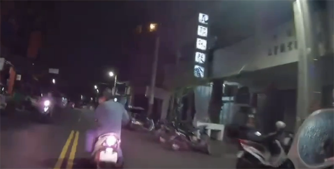 謝男因沒開燈被盯上。（翻攝照片／高雄洪靖宜傳真）