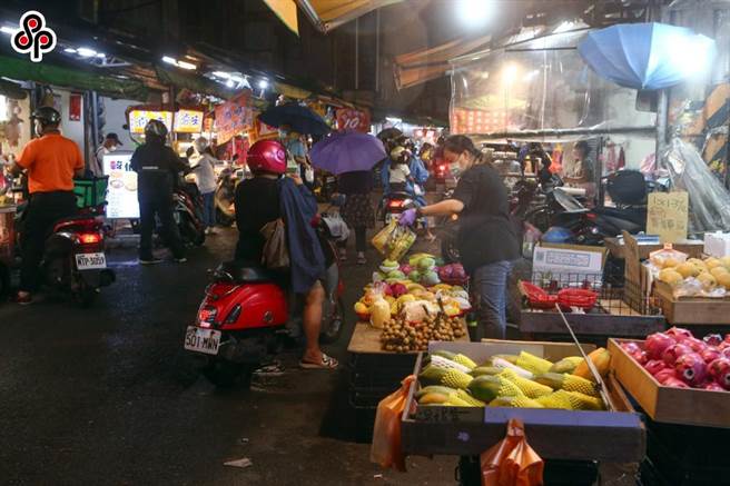 劳动部官员提醒，灾保法规定只要登记有案的事业单位，就算只聘用一名劳工也要为其投保职灾保险，提醒雇主应为其劳工加保，以免受罚。（报系资料照）