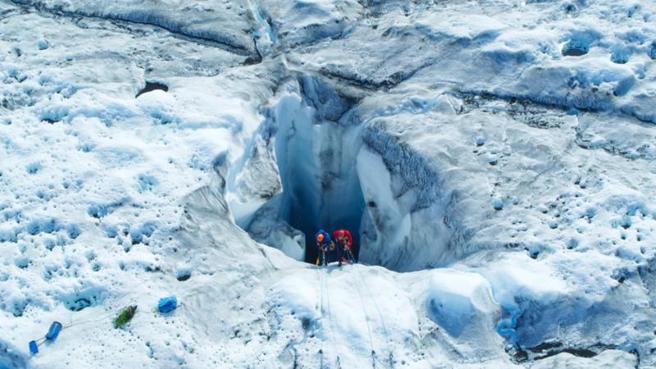 「冰冻星球II」制作团队排除万难拍摄格陵兰岛施托雷冰川，以全新视角捕捉冰冻世界生物美景。（图/ 中央社）