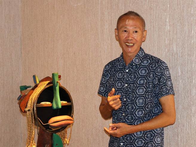 庄志辉阅读记忆特展首度三馆齐发，一口气在中兴艺廊、文馨艺廊、特展室三个馆，精挑细选出127件作品，希望能带给澎湖故乡崭新的视觉飨宴。（张茂雄摄）