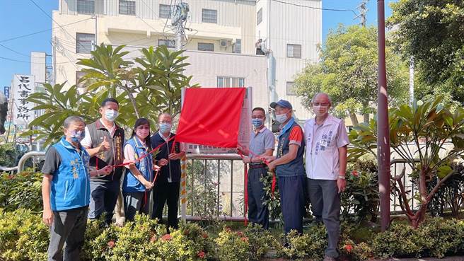 台中市大雅区第5座示范性明显地图指示牌23日揭牌。（大雅区公所提供）