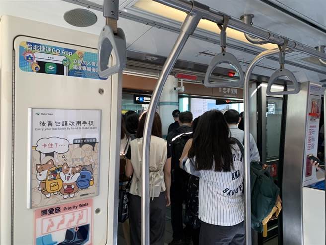 台北捷运文湖线今天发生异常。（读者提供／杨亚璇台北传真）