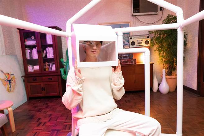 莫凡新將自己成為工具人的慘痛經歷寫進新歌。（無限延伸提供）